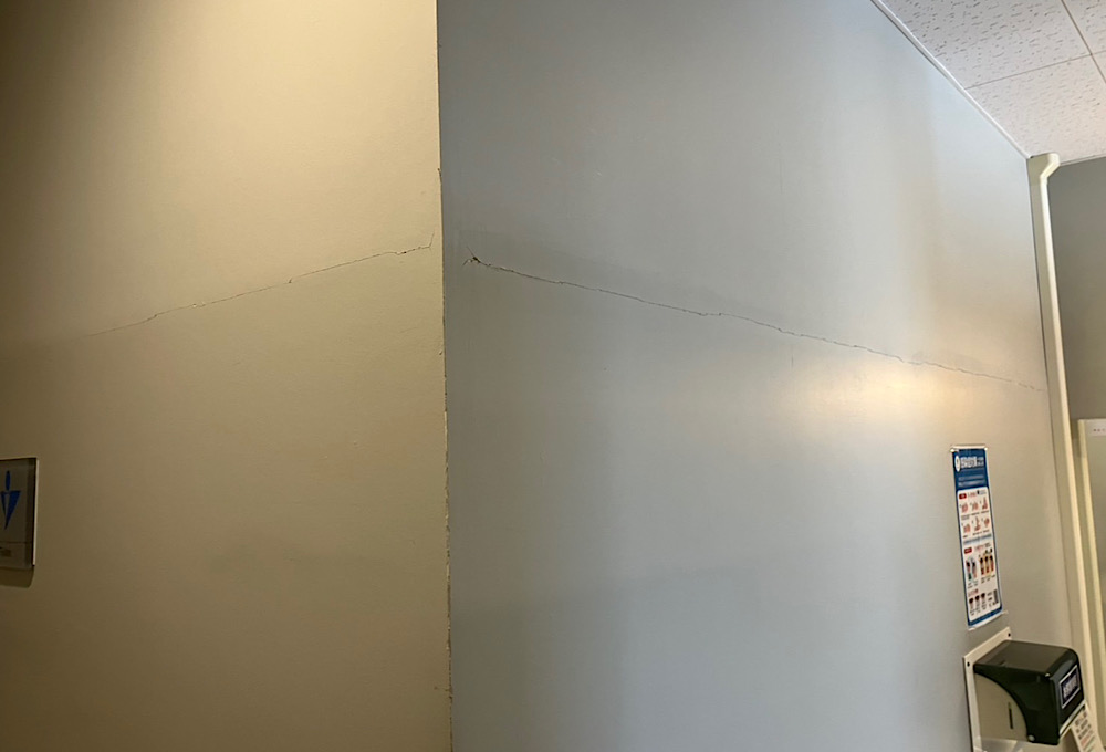 壁塗装　室内塗装　内部塗装　クラック　ヒビ割れ
