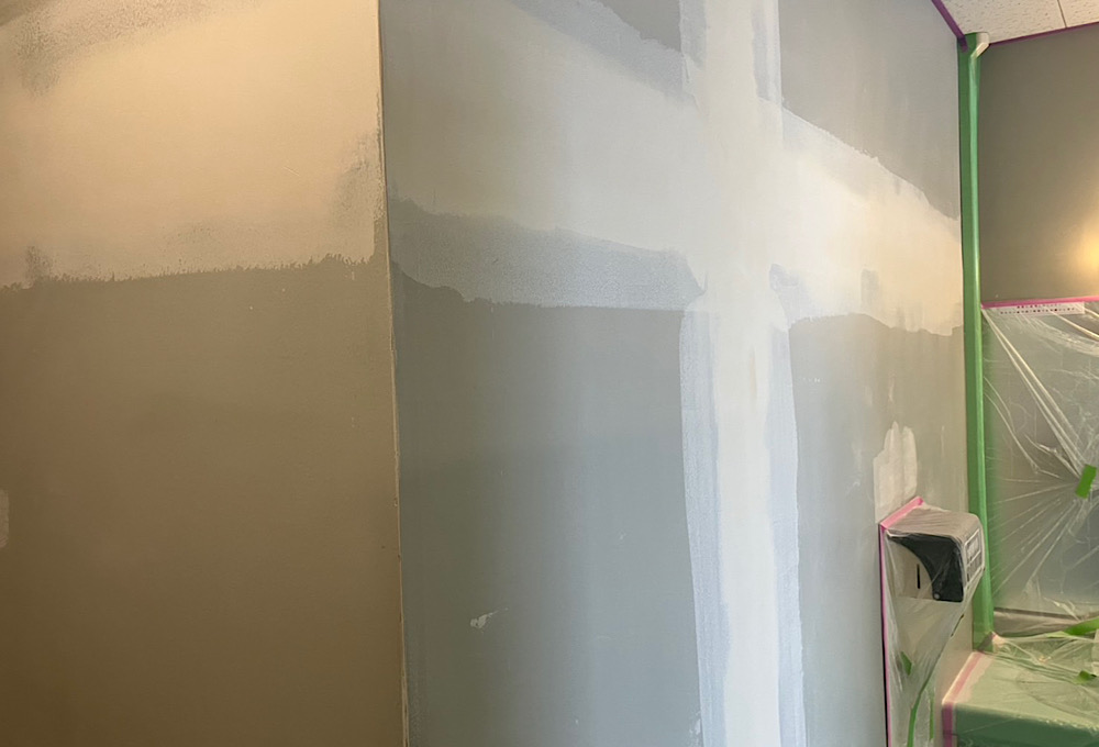 パテ　室内塗装　内部塗装　トイレ内壁塗装　室内壁塗装