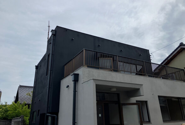 水性ビーズコートシリコン塗料を使用した鉄筋コンクリート住宅の外壁塗装　富山県魚津市