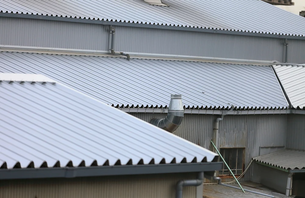 折半屋根（金属の波型屋根）